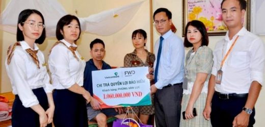 Khách được chi trả 1 tỷ đồng quyền lợi bảo hiểm của Vietcombank