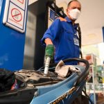 Giá xăng giảm gần 600 đồng/lít từ 15h chiều nay