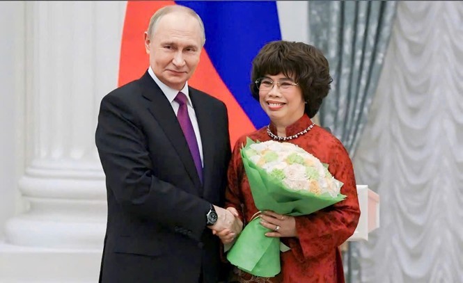 Anh hùng Lao động Thái Hương được Tổng thống Liên bang Nga Vladimir Putin trực tiếp trao tặng Huân chương Hữu nghị