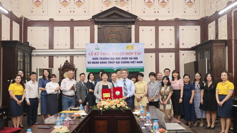 PVcomBank và Trường Đại học Dược Hà Nội hợp tác phát triển hệ sinh thái tài chính giáo dục