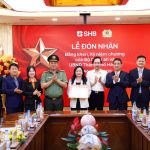 Từ những cán bộ nhân viên SHB bảo vệ khách hàng đến Bằng khen của Bộ Công an