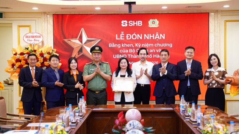 Từ những cán bộ nhân viên SHB bảo vệ khách hàng đến Bằng khen của Bộ Công an