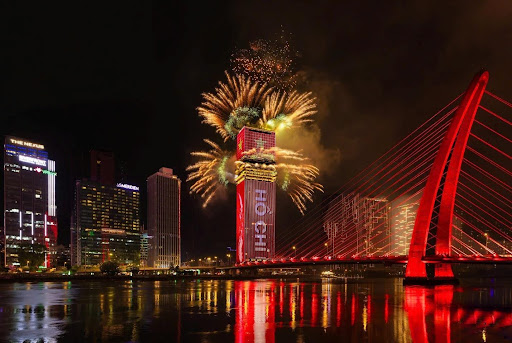 Saigon Marina IFC thắp sáng bầu trời đêm 02/7: Tự hào tỏa sáng cùng thành phố mang tên Bác